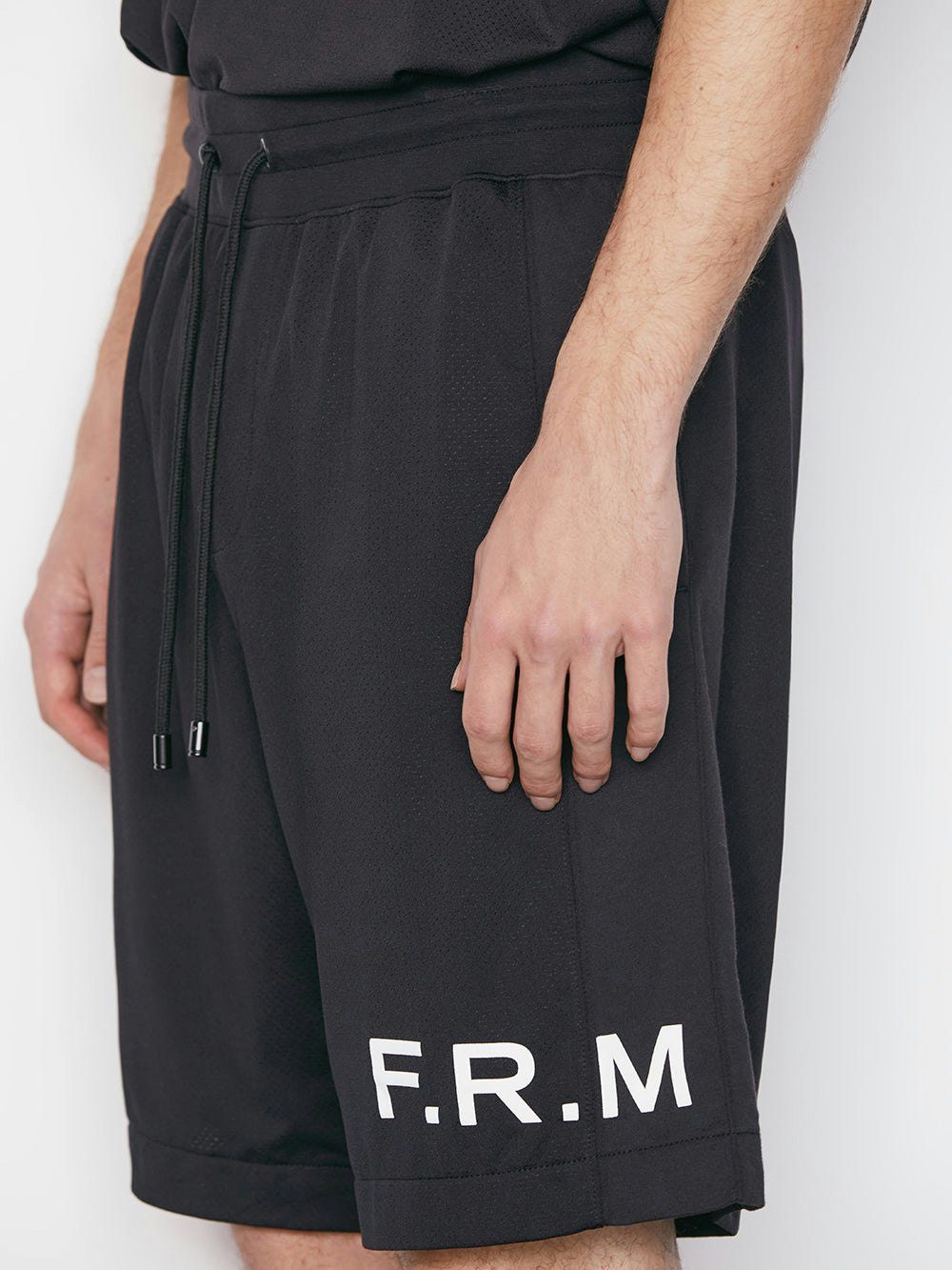 shorts side detail view alt:fit1